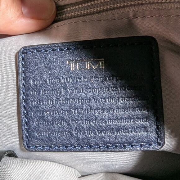 Tumi Navy Voyageur Troy Crossbody Bag  Marine Blue Silver Hardware. - Picture 7 of 8